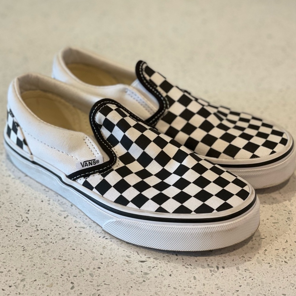 Youth- Black and white checkered Vans